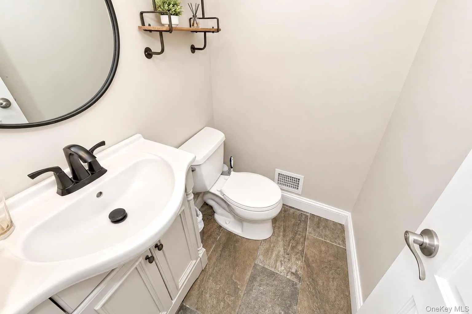 37 Gaymor Lane, Smithtown, NY, 4 Bedrooms Bedrooms, 9 Rooms Rooms,2 BathroomsBathrooms,Residential,For Rent,Gaymor,0,1051164 37 Gaymor Lane, Smithtown, NY, 4 Bedrooms Bedrooms, 9 Rooms Rooms,2 BathroomsBathrooms,Residential,For Rent,Gaymor,0,1051164
