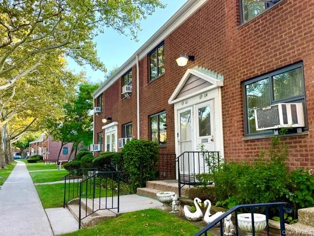 69-04 218th Street, New York, NY, 2 Bedrooms Bedrooms, 5 Rooms Rooms,1 BathroomBathrooms,Residential,For Rent,218th,0,1051176 69-04 218th Street, New York, NY, 2 Bedrooms Bedrooms, 5 Rooms Rooms,1 BathroomBathrooms,Residential,For Rent,218th,0,1051176