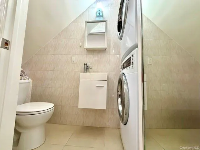Half bathroom on 1st floor . Half bathroom on 1st floor .