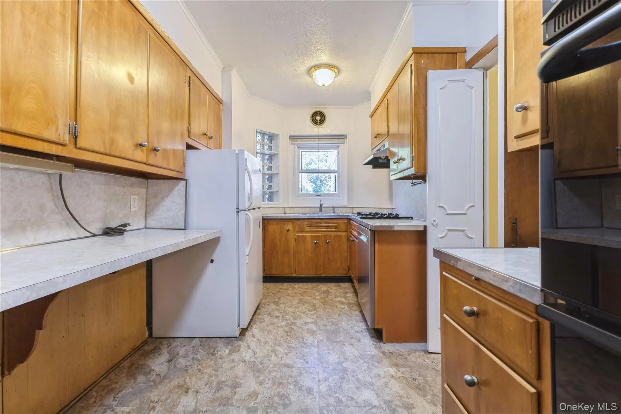 Windowed Kitchen Exhaust Fan Breakfast counter and amazing storage Windowed Kitchen Exhaust Fan Breakfast counter and amazing storage