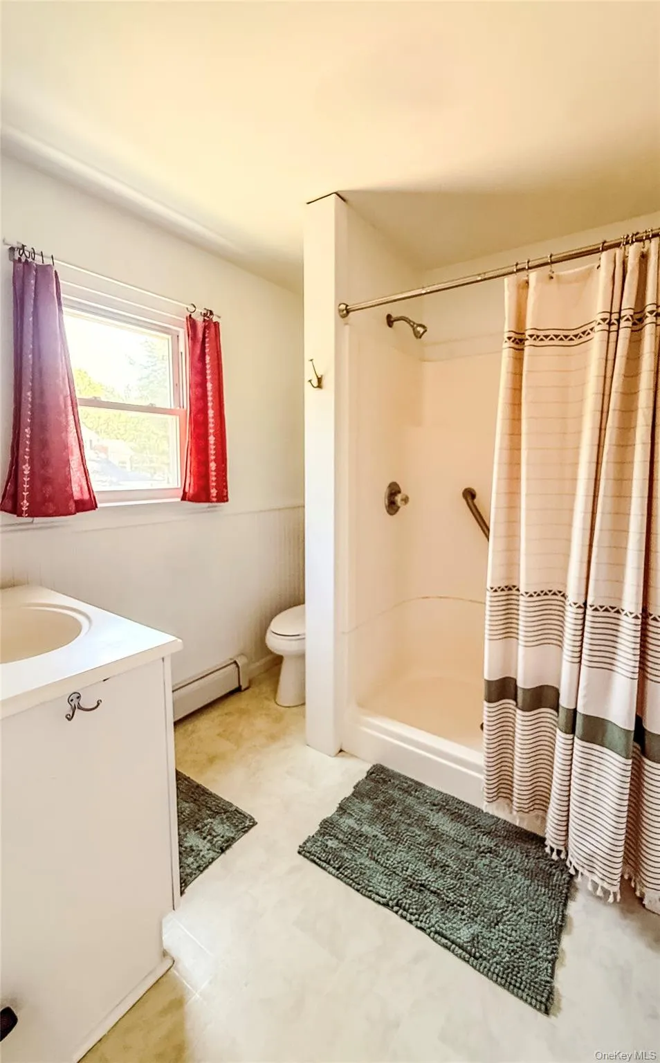 Upper Apartment Full Bathroom with window and blinds Upper Apartment Full Bathroom with window and blinds