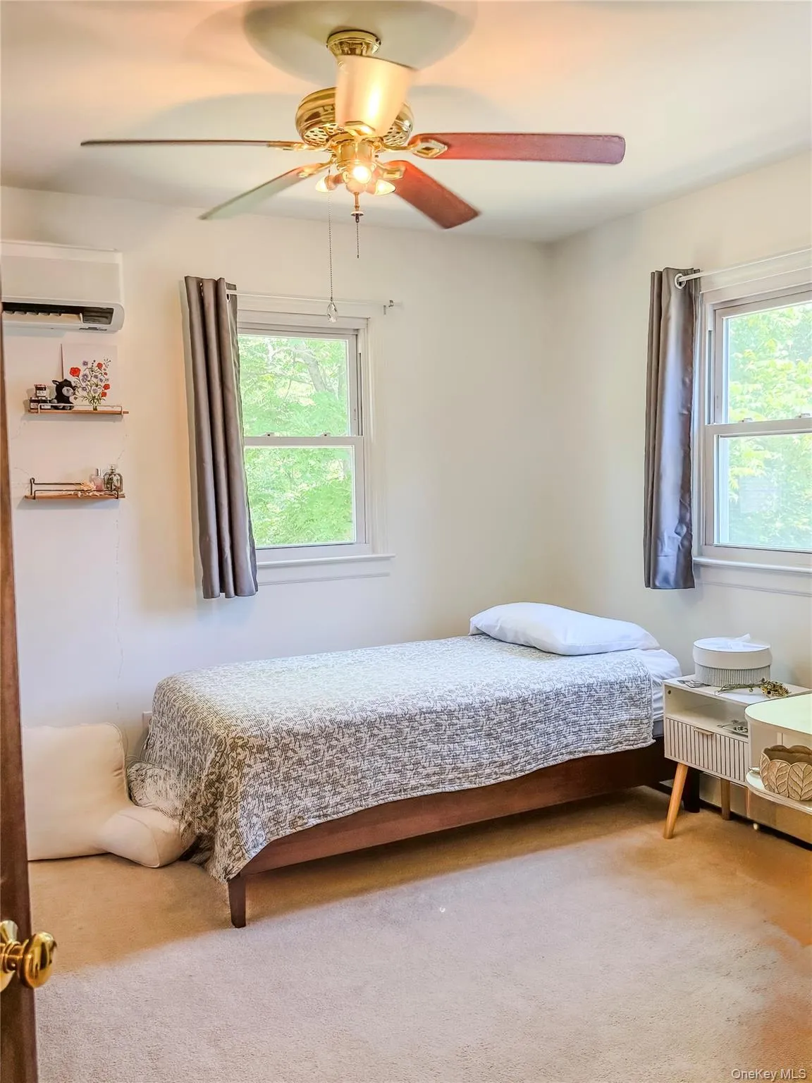 Upper Apartment Bedroom with two windows Upper Apartment Bedroom with two windows