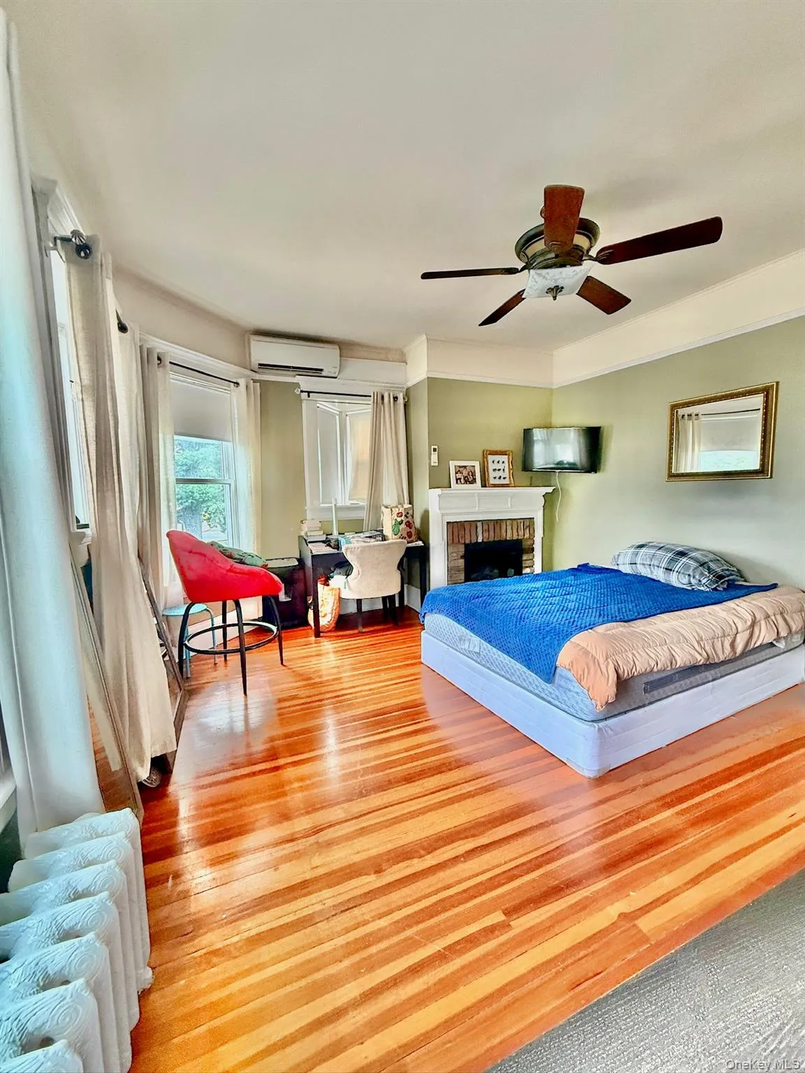 Main House Upstairs Bedroom Hardwood flooring, painted walls with decorative border, white trim Main House Upstairs Bedroom Hardwood flooring, painted walls with decorative border, white trim