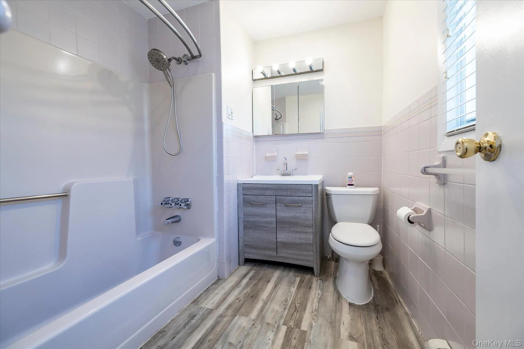 420 W. Hudson St., Long Beach, NY, 1 Bedroom Bedrooms, 2 Rooms Rooms,1 BathroomBathrooms,Residential Lease,For Rent,W. Hudson St.,0,1051198 420 W. Hudson St., Long Beach, NY, 1 Bedroom Bedrooms, 2 Rooms Rooms,1 BathroomBathrooms,Residential Lease,For Rent,W. Hudson St.,0,1051198