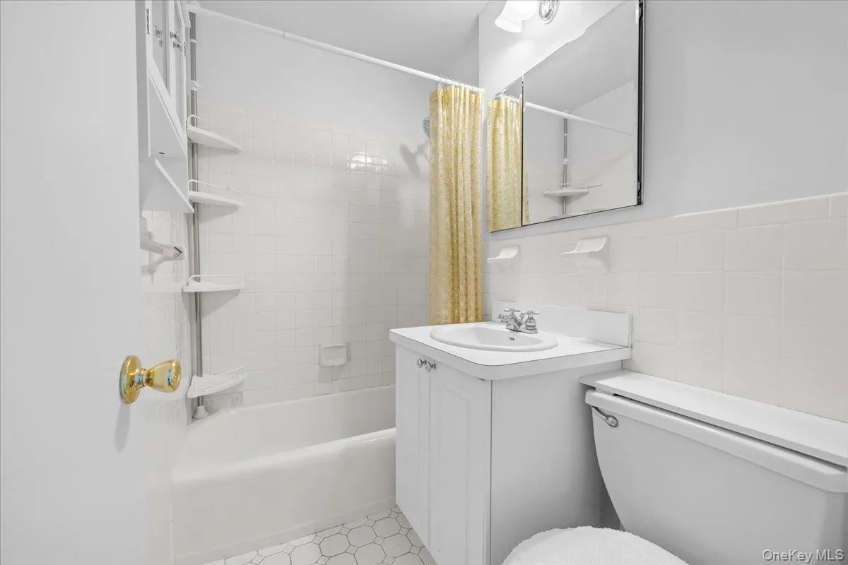 5700 Arlington Avenue, New York, NY, 1 Bedroom Bedrooms, 3 Rooms Rooms,1 BathroomBathrooms,Residential,For Rent,Arlington,0,1051206 5700 Arlington Avenue, New York, NY, 1 Bedroom Bedrooms, 3 Rooms Rooms,1 BathroomBathrooms,Residential,For Rent,Arlington,0,1051206