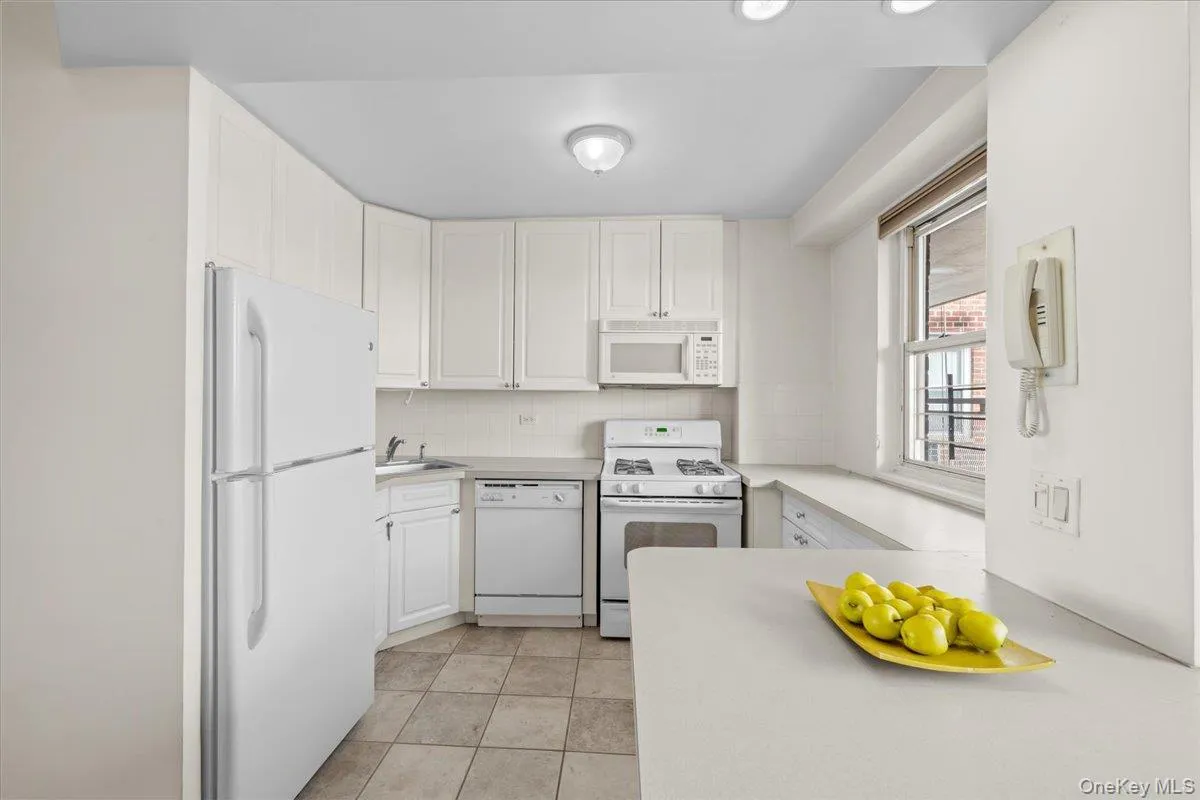 5700 Arlington Avenue, New York, NY, 1 Bedroom Bedrooms, 3 Rooms Rooms,1 BathroomBathrooms,Residential,For Rent,Arlington,0,1051206 5700 Arlington Avenue, New York, NY, 1 Bedroom Bedrooms, 3 Rooms Rooms,1 BathroomBathrooms,Residential,For Rent,Arlington,0,1051206