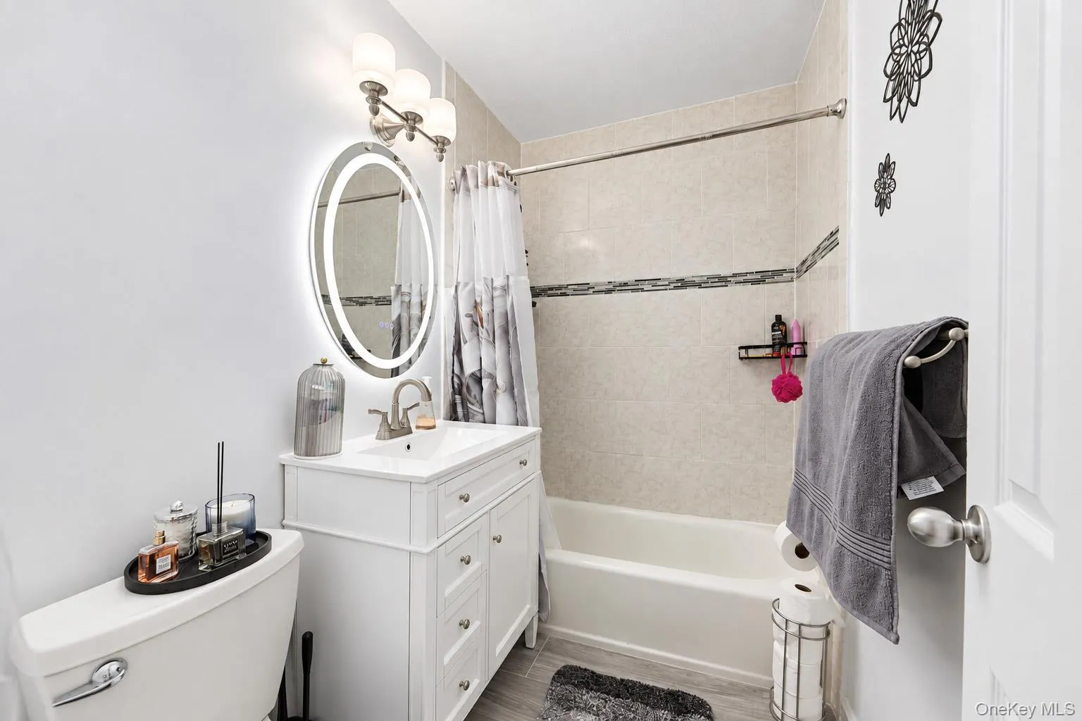 Fully renovated with new vanity, foor, lights & LED mirror in April 2026 Fully renovated with new vanity, foor, lights & LED mirror in April 2026