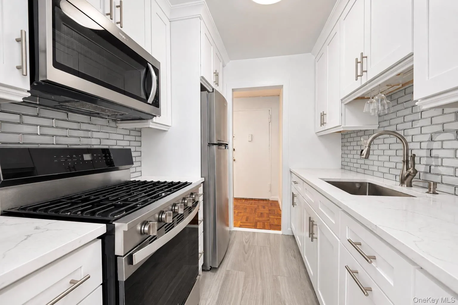Fully renovated with new floors, quartz countertops & stainless steel appliances in April 2026 Fully renovated with new floors, quartz countertops & stainless steel appliances in April 2026