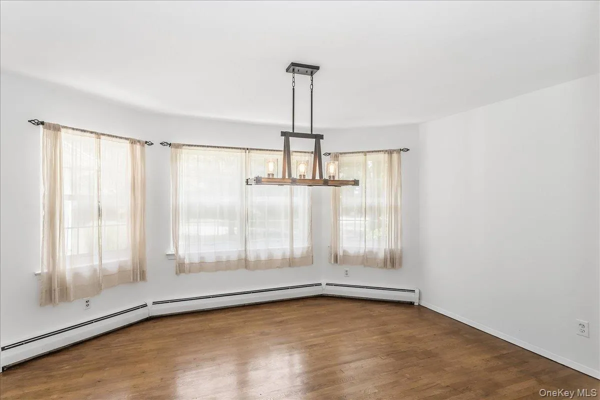 274 Marlin Street, Huntington, NY, 4 Bedrooms Bedrooms, 8 Rooms Rooms,3 BathroomsBathrooms,Residential,For Rent,Marlin,0,1051210 274 Marlin Street, Huntington, NY, 4 Bedrooms Bedrooms, 8 Rooms Rooms,3 BathroomsBathrooms,Residential,For Rent,Marlin,0,1051210