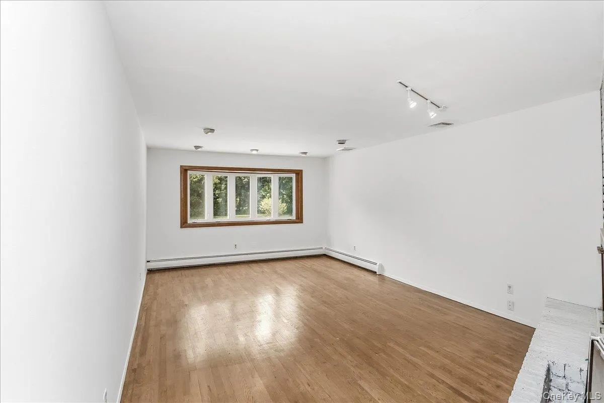 274 Marlin Street, Huntington, NY, 4 Bedrooms Bedrooms, 8 Rooms Rooms,3 BathroomsBathrooms,Residential,For Rent,Marlin,0,1051210 274 Marlin Street, Huntington, NY, 4 Bedrooms Bedrooms, 8 Rooms Rooms,3 BathroomsBathrooms,Residential,For Rent,Marlin,0,1051210