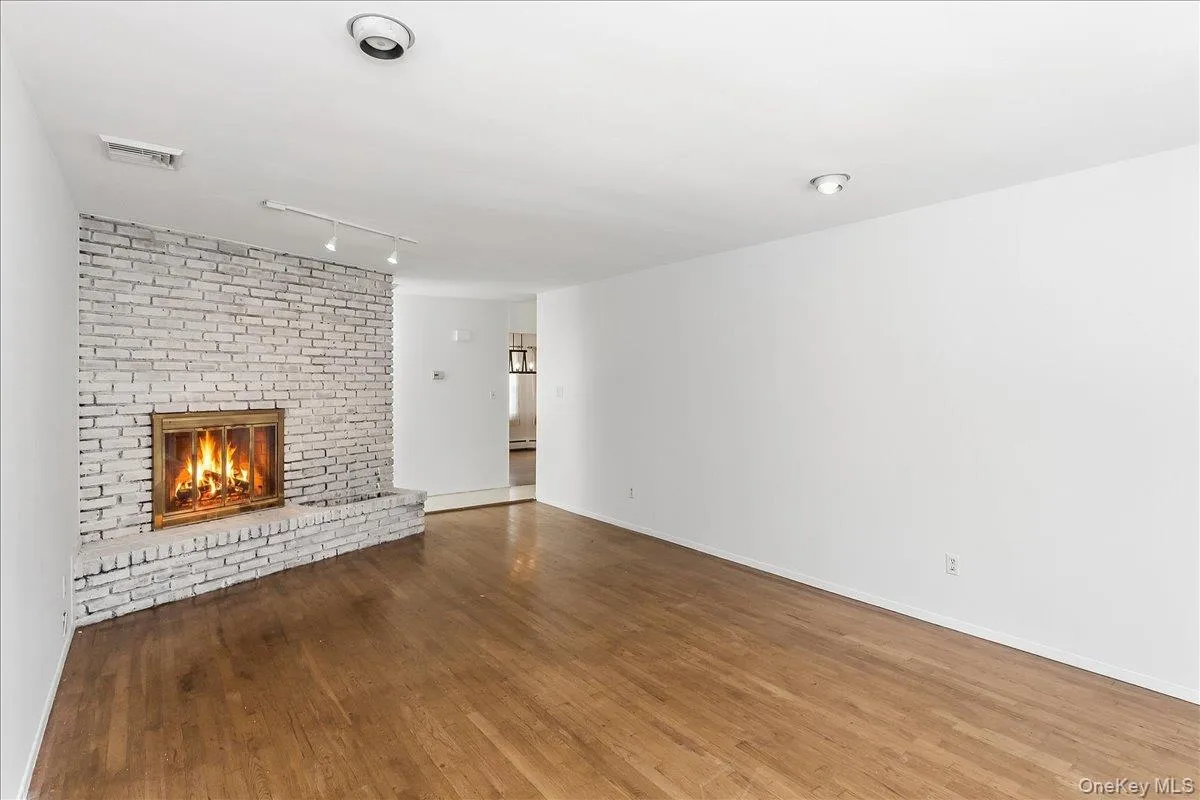 274 Marlin Street, Huntington, NY, 4 Bedrooms Bedrooms, 8 Rooms Rooms,3 BathroomsBathrooms,Residential,For Rent,Marlin,0,1051210 274 Marlin Street, Huntington, NY, 4 Bedrooms Bedrooms, 8 Rooms Rooms,3 BathroomsBathrooms,Residential,For Rent,Marlin,0,1051210