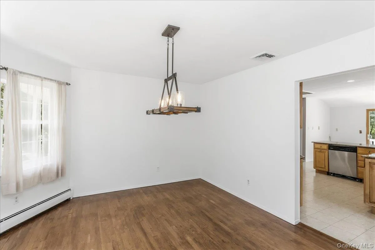 274 Marlin Street, Huntington, NY, 4 Bedrooms Bedrooms, 8 Rooms Rooms,3 BathroomsBathrooms,Residential,For Rent,Marlin,0,1051210 274 Marlin Street, Huntington, NY, 4 Bedrooms Bedrooms, 8 Rooms Rooms,3 BathroomsBathrooms,Residential,For Rent,Marlin,0,1051210