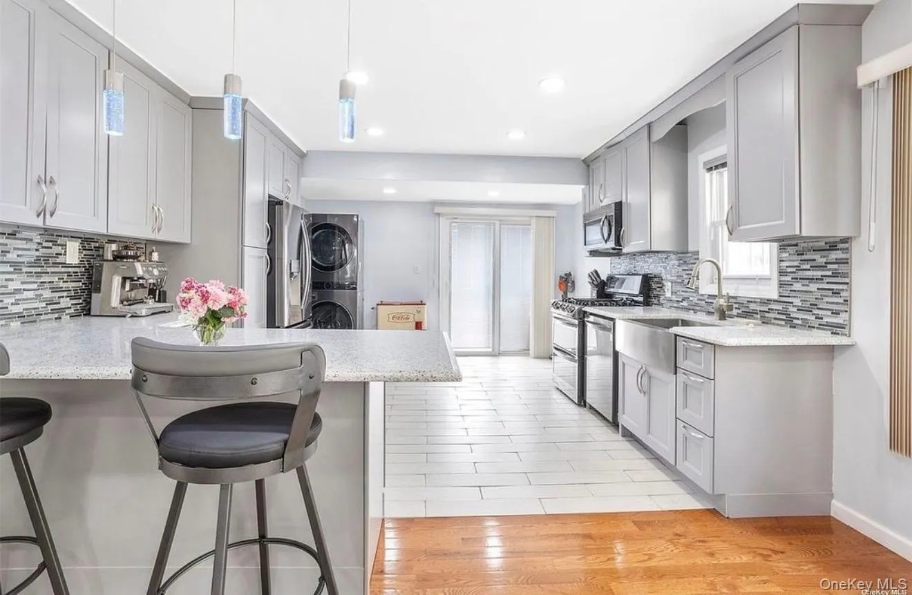8818 201st Street, New York, NY, 3 Bedrooms Bedrooms, 8 Rooms Rooms,2 BathroomsBathrooms,Residential,For Rent,201st,0,1051212 8818 201st Street, New York, NY, 3 Bedrooms Bedrooms, 8 Rooms Rooms,2 BathroomsBathrooms,Residential,For Rent,201st,0,1051212