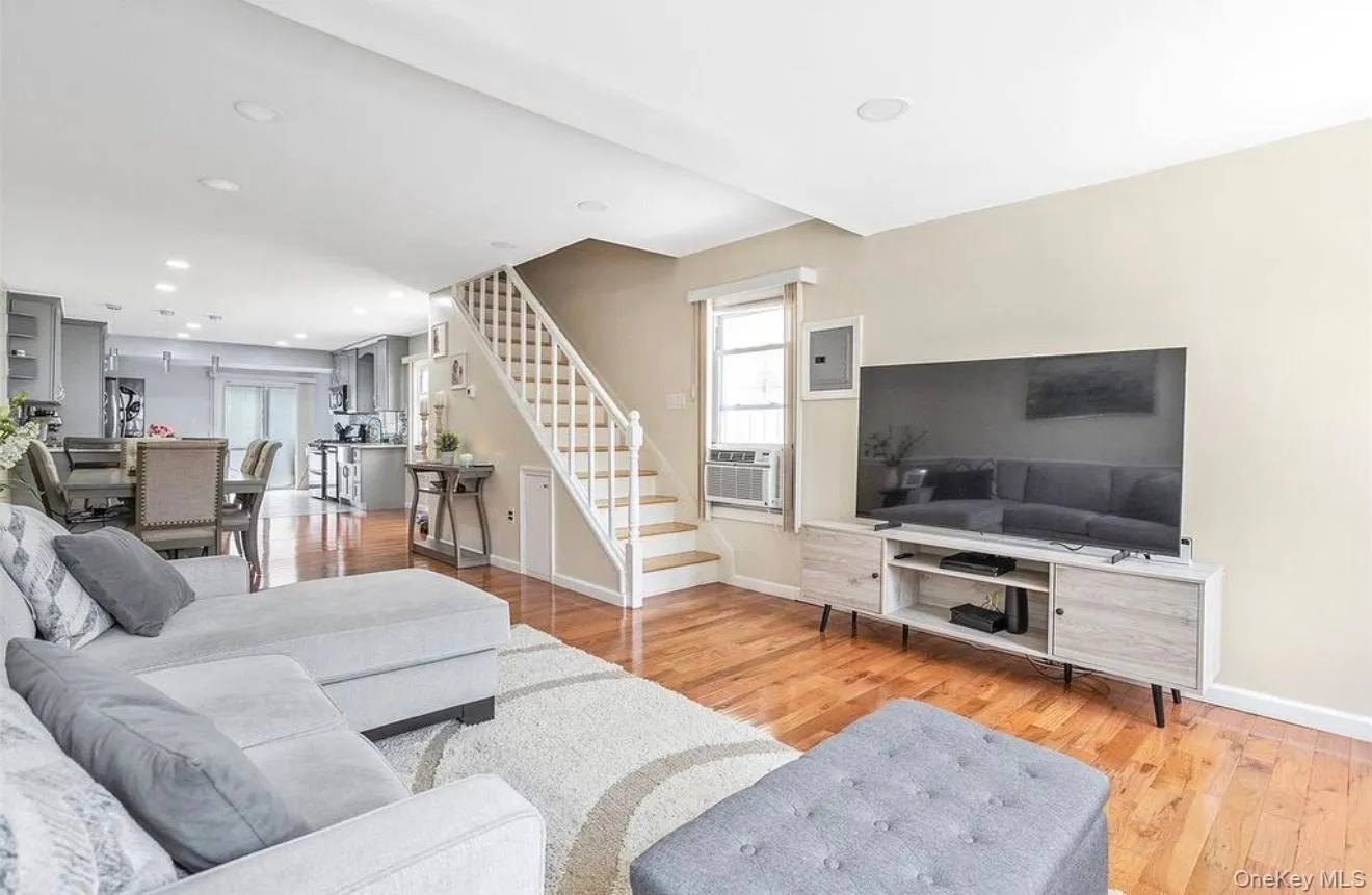 8818 201st Street, New York, NY, 3 Bedrooms Bedrooms, 8 Rooms Rooms,2 BathroomsBathrooms,Residential,For Rent,201st,0,1051212 8818 201st Street, New York, NY, 3 Bedrooms Bedrooms, 8 Rooms Rooms,2 BathroomsBathrooms,Residential,For Rent,201st,0,1051212