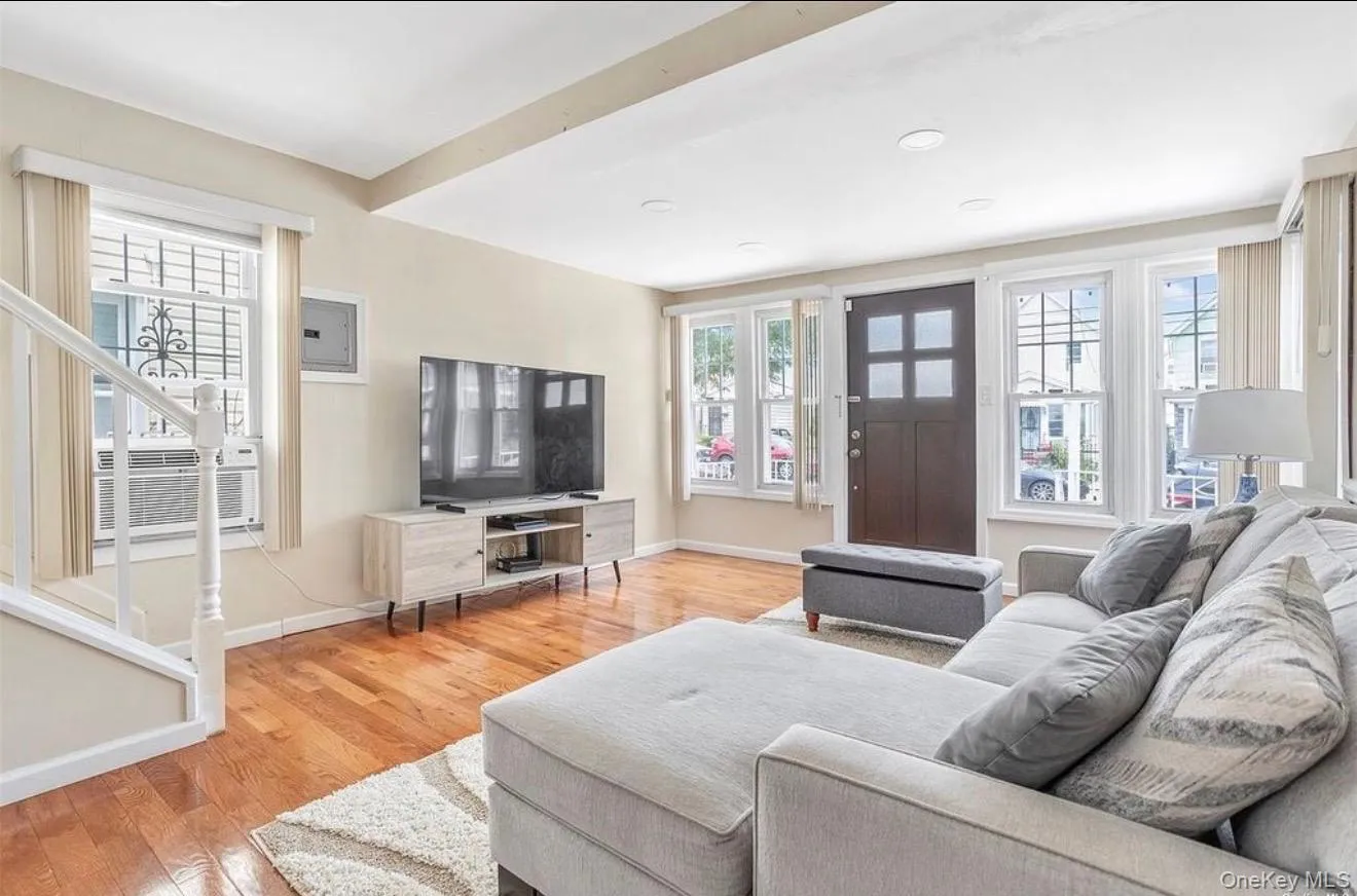 8818 201st Street, New York, NY, 3 Bedrooms Bedrooms, 8 Rooms Rooms,2 BathroomsBathrooms,Residential,For Rent,201st,0,1051212 8818 201st Street, New York, NY, 3 Bedrooms Bedrooms, 8 Rooms Rooms,2 BathroomsBathrooms,Residential,For Rent,201st,0,1051212