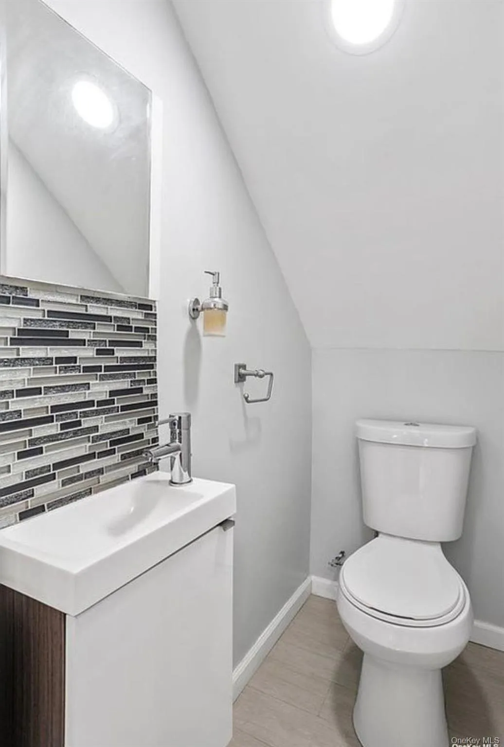 8818 201st Street, New York, NY, 3 Bedrooms Bedrooms, 8 Rooms Rooms,2 BathroomsBathrooms,Residential,For Rent,201st,0,1051212 8818 201st Street, New York, NY, 3 Bedrooms Bedrooms, 8 Rooms Rooms,2 BathroomsBathrooms,Residential,For Rent,201st,0,1051212