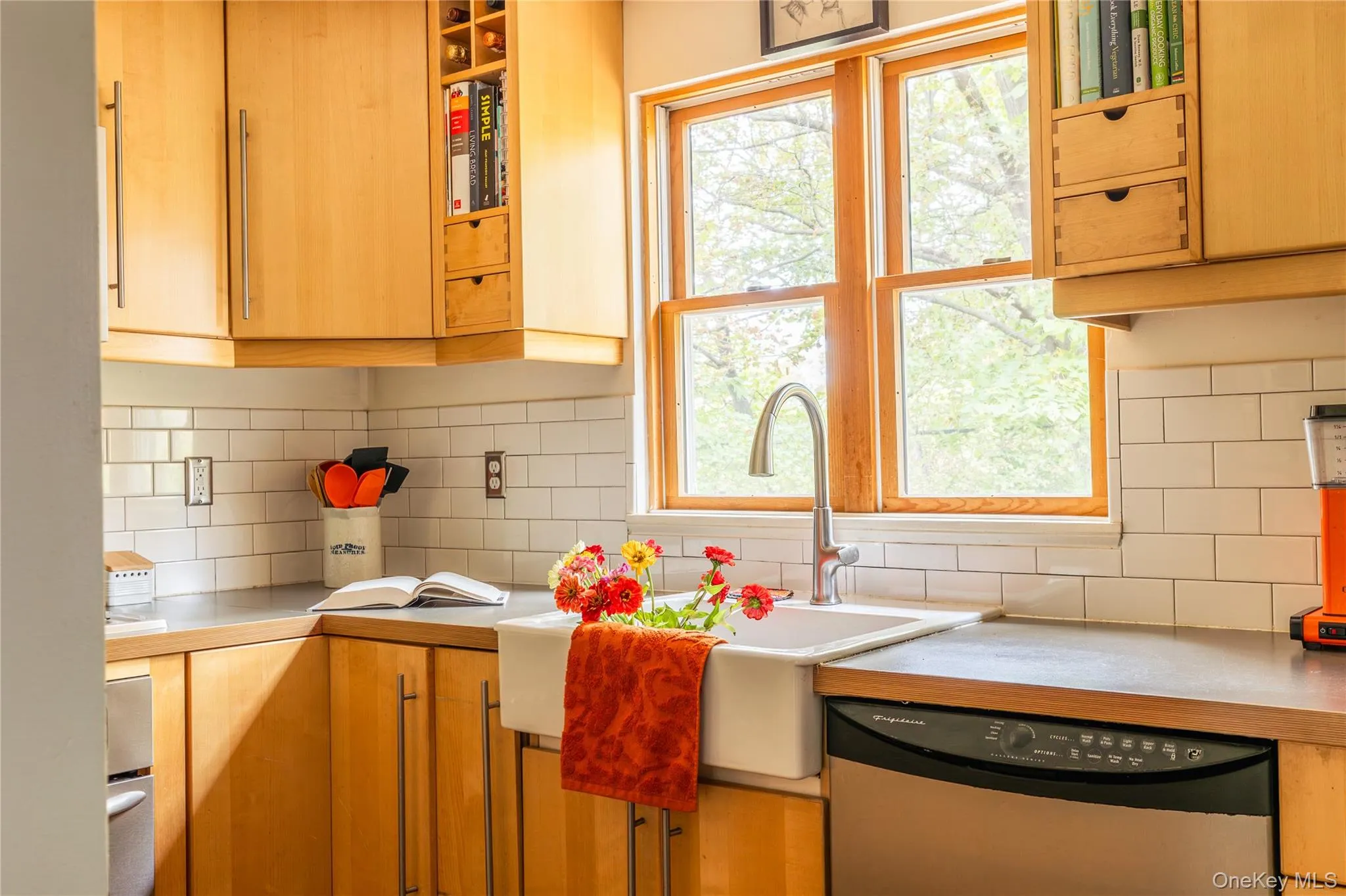 19 Linden Avenue, Troy, NY, 3 Bedrooms Bedrooms, 9 Rooms Rooms,2 BathroomsBathrooms,Residential,For Rent,Linden,0,1051215 19 Linden Avenue, Troy, NY, 3 Bedrooms Bedrooms, 9 Rooms Rooms,2 BathroomsBathrooms,Residential,For Rent,Linden,0,1051215