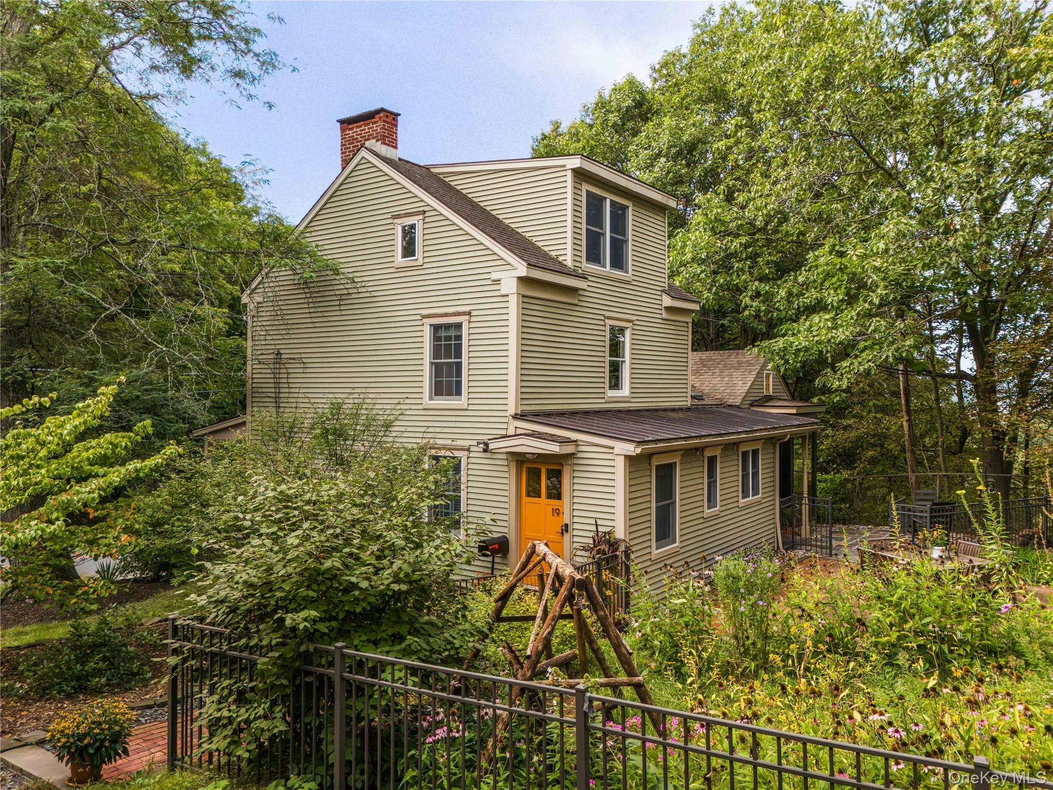 19 Linden Avenue, Troy, NY, 3 Bedrooms Bedrooms, 9 Rooms Rooms,2 BathroomsBathrooms,Residential,For Rent,Linden,0,1051215 19 Linden Avenue, Troy, NY, 3 Bedrooms Bedrooms, 9 Rooms Rooms,2 BathroomsBathrooms,Residential,For Rent,Linden,0,1051215