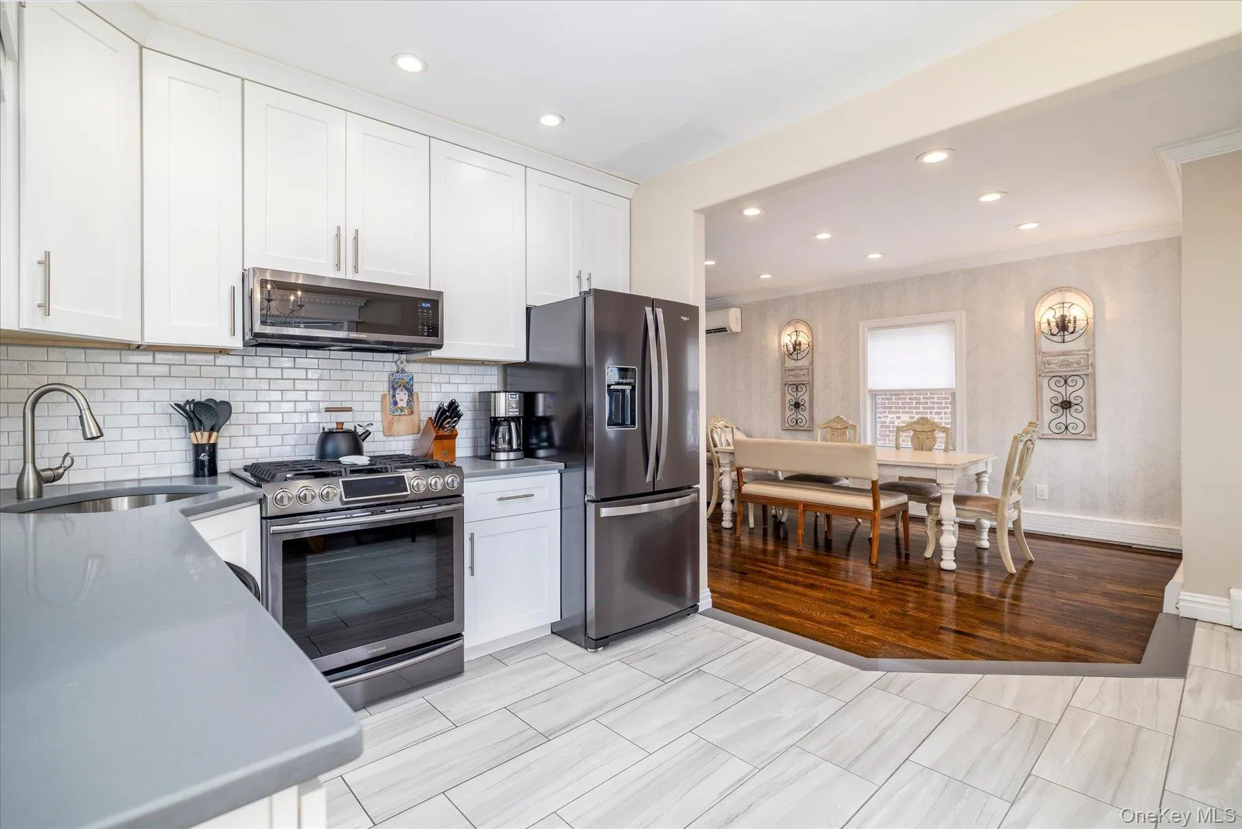 156-21 96th Street, New York, NY, 2 Bedrooms Bedrooms, 7 Rooms Rooms,2 BathroomsBathrooms,Residential,For Rent,96th,0,1051221 156-21 96th Street, New York, NY, 2 Bedrooms Bedrooms, 7 Rooms Rooms,2 BathroomsBathrooms,Residential,For Rent,96th,0,1051221
