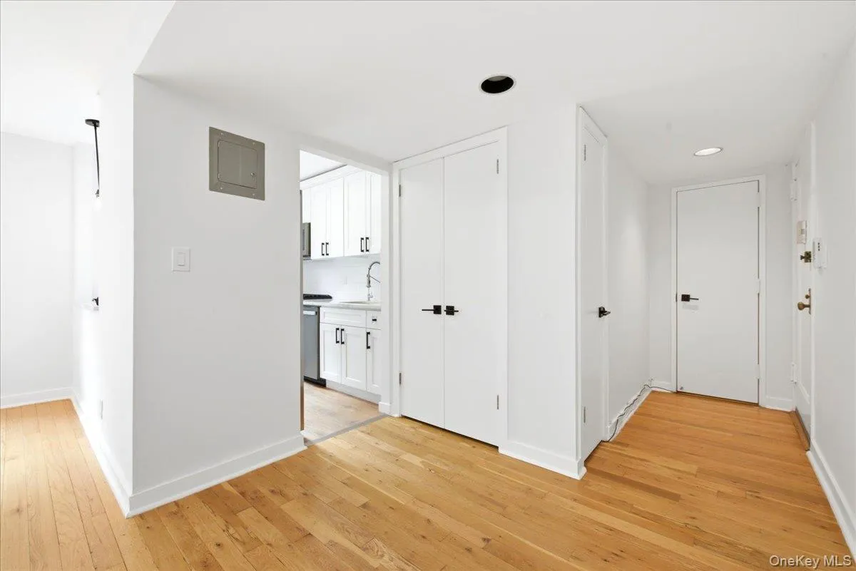 13 Terrace Circle, North Hempstead, NY, 1 Bedroom Bedrooms, 4 Rooms Rooms,1 BathroomBathrooms,Residential,For Rent,Terrace Circle,0,1051226 13 Terrace Circle, North Hempstead, NY, 1 Bedroom Bedrooms, 4 Rooms Rooms,1 BathroomBathrooms,Residential,For Rent,Terrace Circle,0,1051226