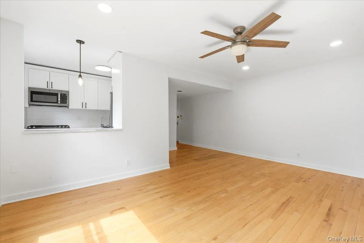 13 Terrace Circle, North Hempstead, NY, 1 Bedroom Bedrooms, 4 Rooms Rooms,1 BathroomBathrooms,Residential,For Rent,Terrace Circle,0,1051226 13 Terrace Circle, North Hempstead, NY, 1 Bedroom Bedrooms, 4 Rooms Rooms,1 BathroomBathrooms,Residential,For Rent,Terrace Circle,0,1051226