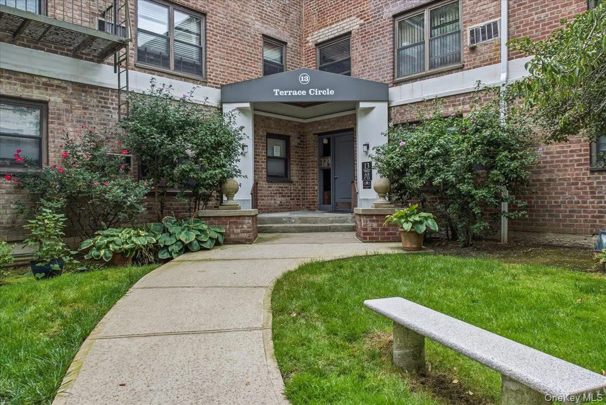 13 Terrace Circle, North Hempstead, NY, 1 Bedroom Bedrooms, 4 Rooms Rooms,1 BathroomBathrooms,Residential,For Rent,Terrace Circle,0,1051226 13 Terrace Circle, North Hempstead, NY, 1 Bedroom Bedrooms, 4 Rooms Rooms,1 BathroomBathrooms,Residential,For Rent,Terrace Circle,0,1051226