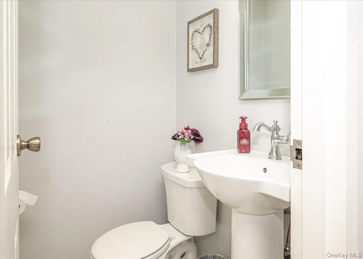 72 Birchwood Road, Brookhaven, NY, 2 Bedrooms Bedrooms, 5 Rooms Rooms,1 BathroomBathrooms,Residential,For Rent,Birchwood,0,1051230 72 Birchwood Road, Brookhaven, NY, 2 Bedrooms Bedrooms, 5 Rooms Rooms,1 BathroomBathrooms,Residential,For Rent,Birchwood,0,1051230