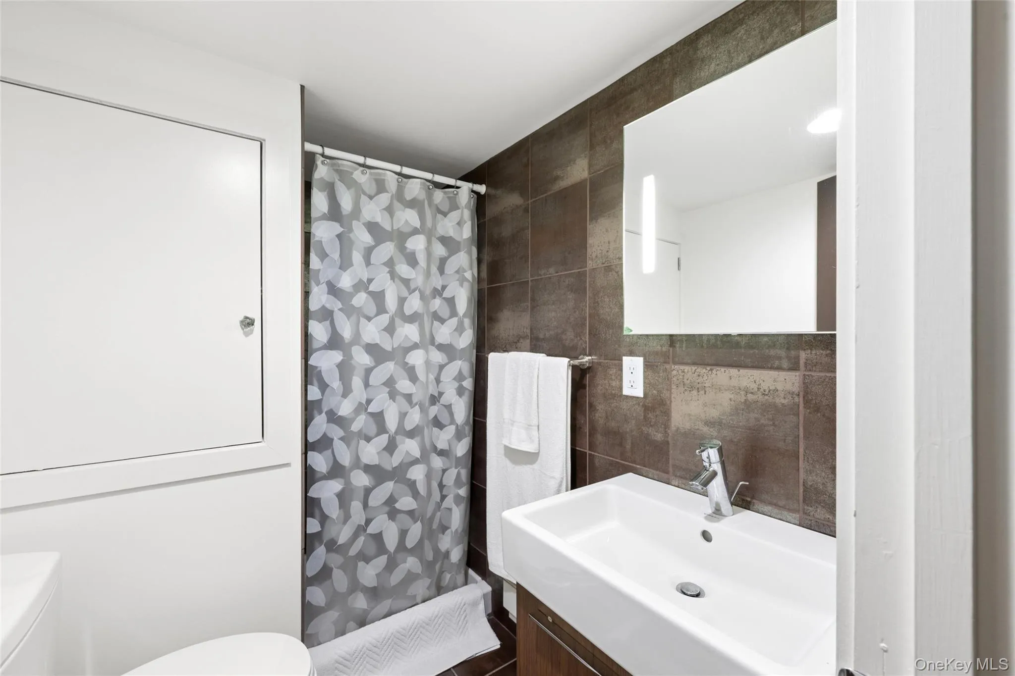 142 Little Fresh Pond Road, Southampton, NY, 4 Bedrooms Bedrooms, 7 Rooms Rooms,3 BathroomsBathrooms,Residential,For Rent,Little Fresh Pond,0,1051253 142 Little Fresh Pond Road, Southampton, NY, 4 Bedrooms Bedrooms, 7 Rooms Rooms,3 BathroomsBathrooms,Residential,For Rent,Little Fresh Pond,0,1051253