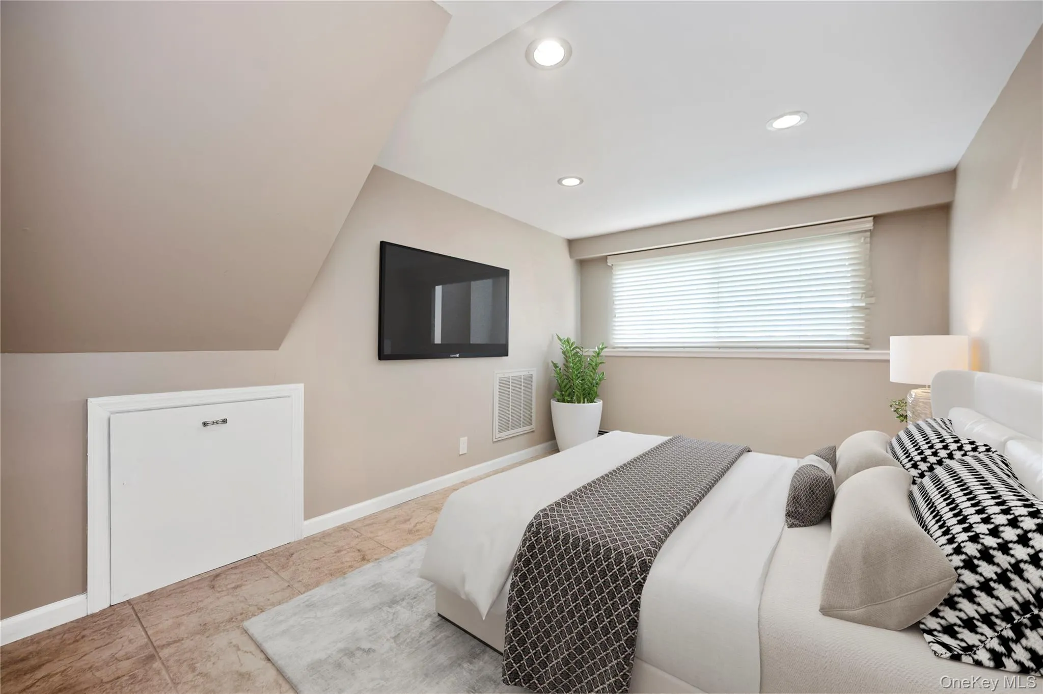 77 Concord Avenue, Hempstead, NY, 4 Bedrooms Bedrooms, 9 Rooms Rooms,2 BathroomsBathrooms,Residential,For Rent,Concord,0,1051255 77 Concord Avenue, Hempstead, NY, 4 Bedrooms Bedrooms, 9 Rooms Rooms,2 BathroomsBathrooms,Residential,For Rent,Concord,0,1051255