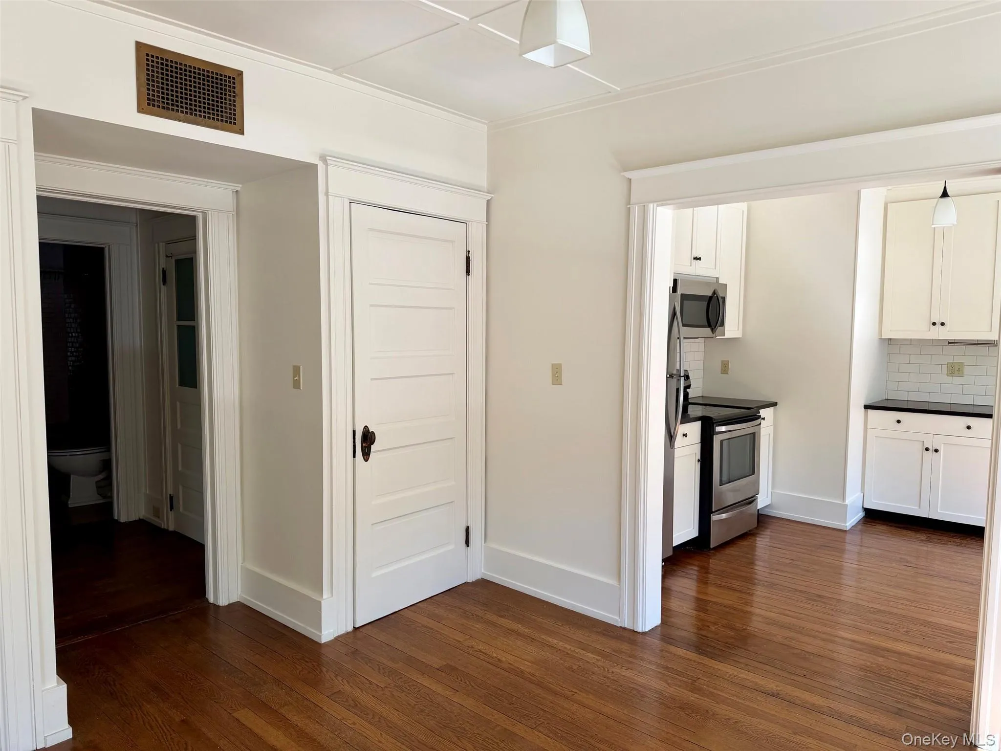 224 MAIN Street, Germantown, NY, 1 Bedroom Bedrooms, 4 Rooms Rooms,1 BathroomBathrooms,Residential Lease,For Rent,MAIN,0,1051269 224 MAIN Street, Germantown, NY, 1 Bedroom Bedrooms, 4 Rooms Rooms,1 BathroomBathrooms,Residential Lease,For Rent,MAIN,0,1051269