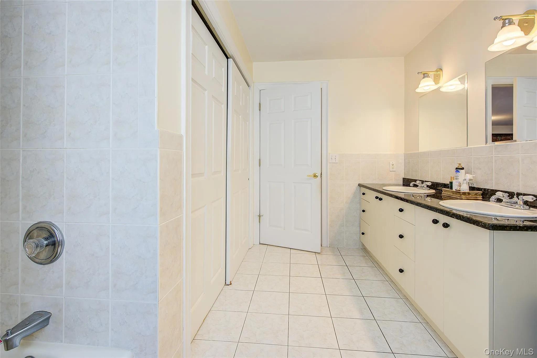 64 Cottage Place, North Hempstead, NY, 4 Bedrooms Bedrooms, 11 Rooms Rooms,3 BathroomsBathrooms,Residential,For Rent,Cottage,0,1051270 64 Cottage Place, North Hempstead, NY, 4 Bedrooms Bedrooms, 11 Rooms Rooms,3 BathroomsBathrooms,Residential,For Rent,Cottage,0,1051270
