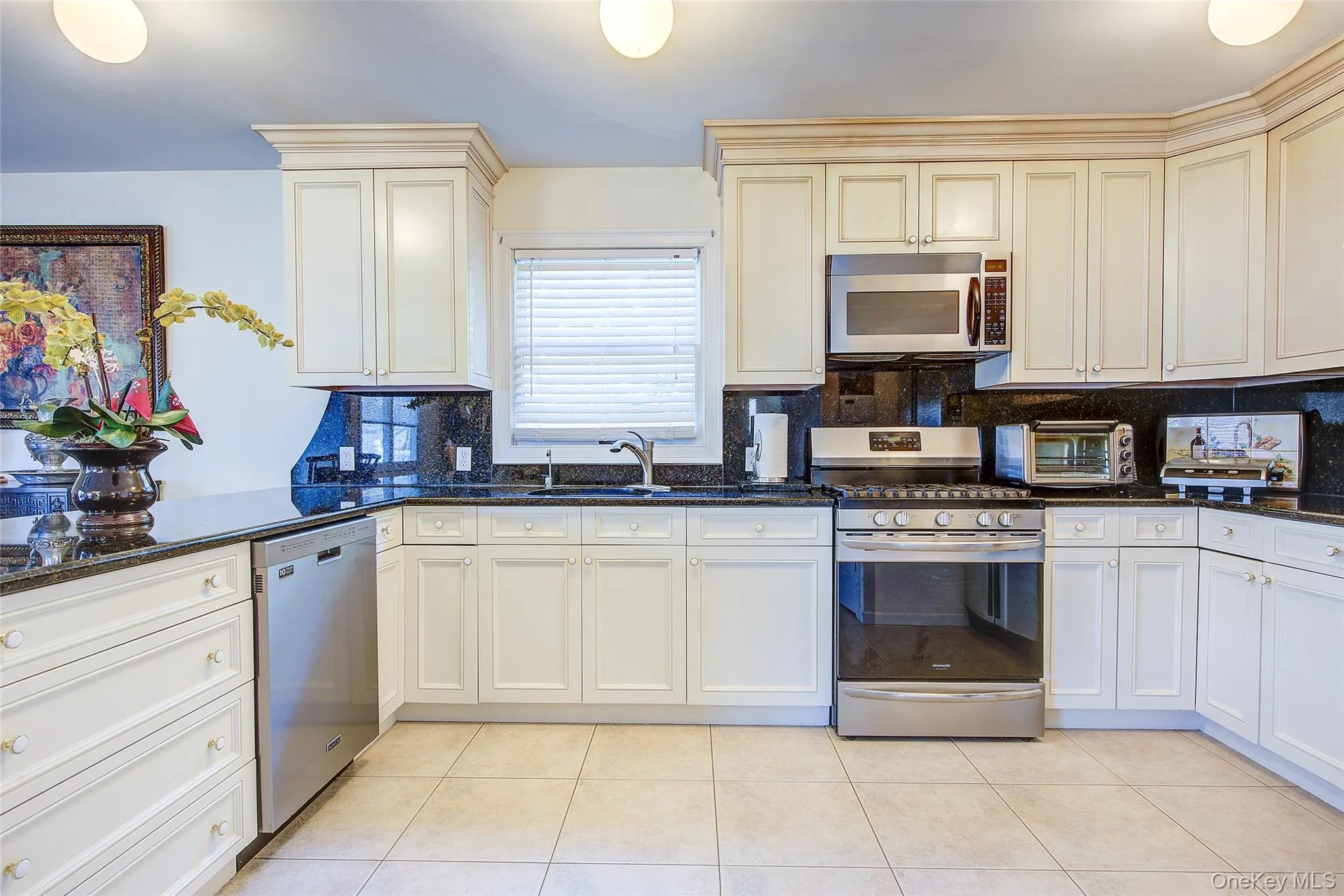 64 Cottage Place, North Hempstead, NY, 4 Bedrooms Bedrooms, 11 Rooms Rooms,3 BathroomsBathrooms,Residential,For Rent,Cottage,0,1051270 64 Cottage Place, North Hempstead, NY, 4 Bedrooms Bedrooms, 11 Rooms Rooms,3 BathroomsBathrooms,Residential,For Rent,Cottage,0,1051270