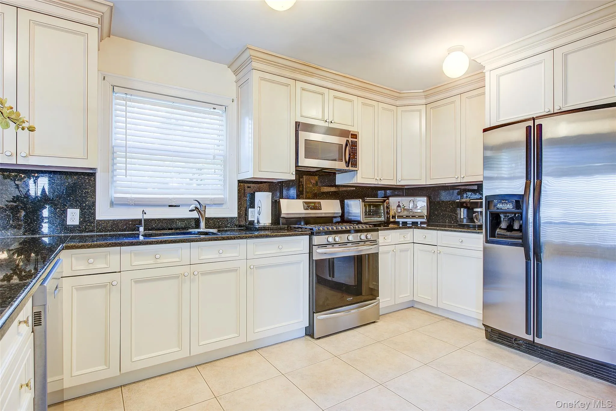 64 Cottage Place, North Hempstead, NY, 4 Bedrooms Bedrooms, 11 Rooms Rooms,3 BathroomsBathrooms,Residential,For Rent,Cottage,0,1051270 64 Cottage Place, North Hempstead, NY, 4 Bedrooms Bedrooms, 11 Rooms Rooms,3 BathroomsBathrooms,Residential,For Rent,Cottage,0,1051270