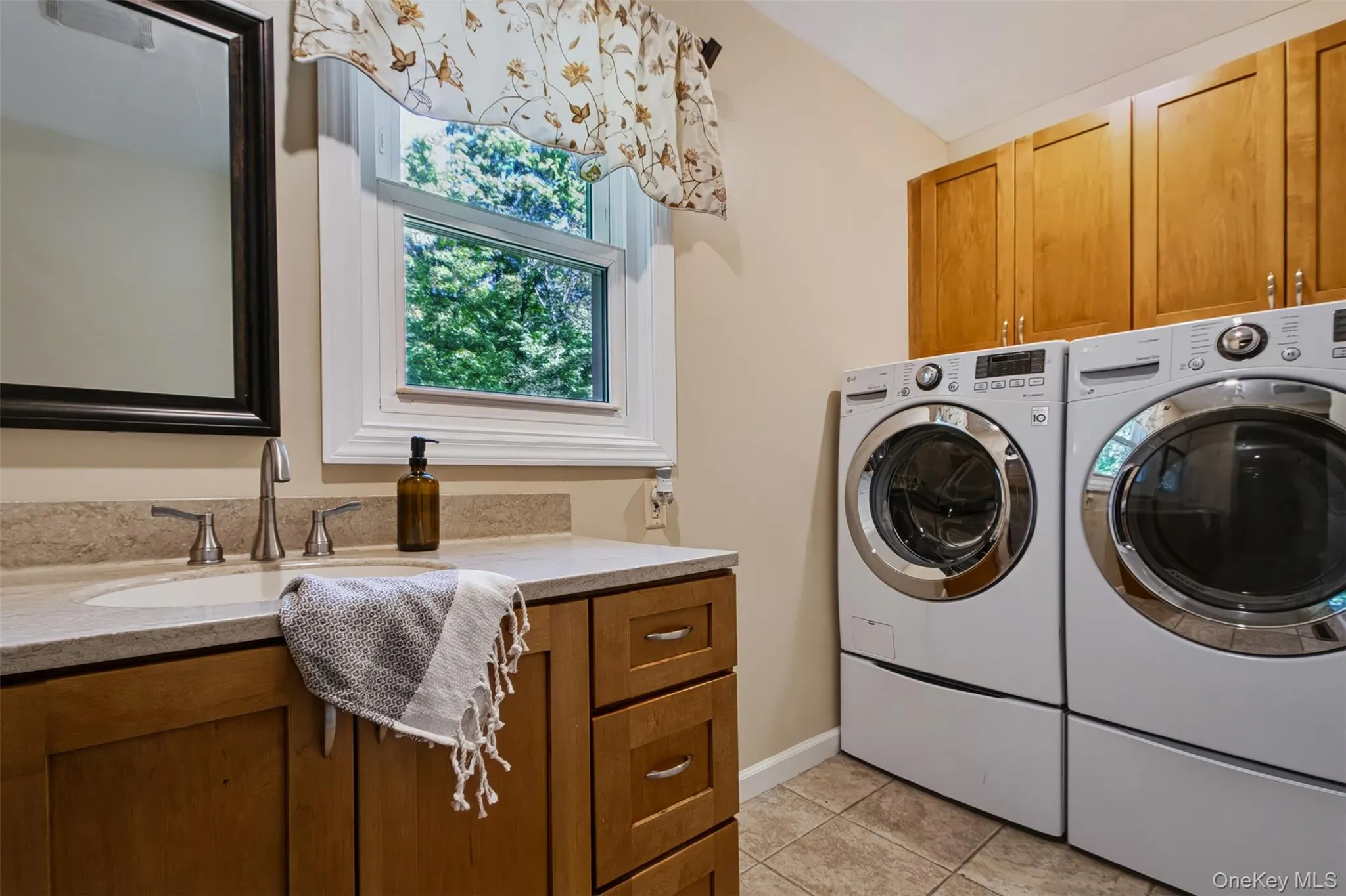 9 Horns Park Road, Hyde Park, NY, 3 Bedrooms Bedrooms, 9 Rooms Rooms,2 BathroomsBathrooms,Residential,For Rent,Horns Park,0,1051277 9 Horns Park Road, Hyde Park, NY, 3 Bedrooms Bedrooms, 9 Rooms Rooms,2 BathroomsBathrooms,Residential,For Rent,Horns Park,0,1051277