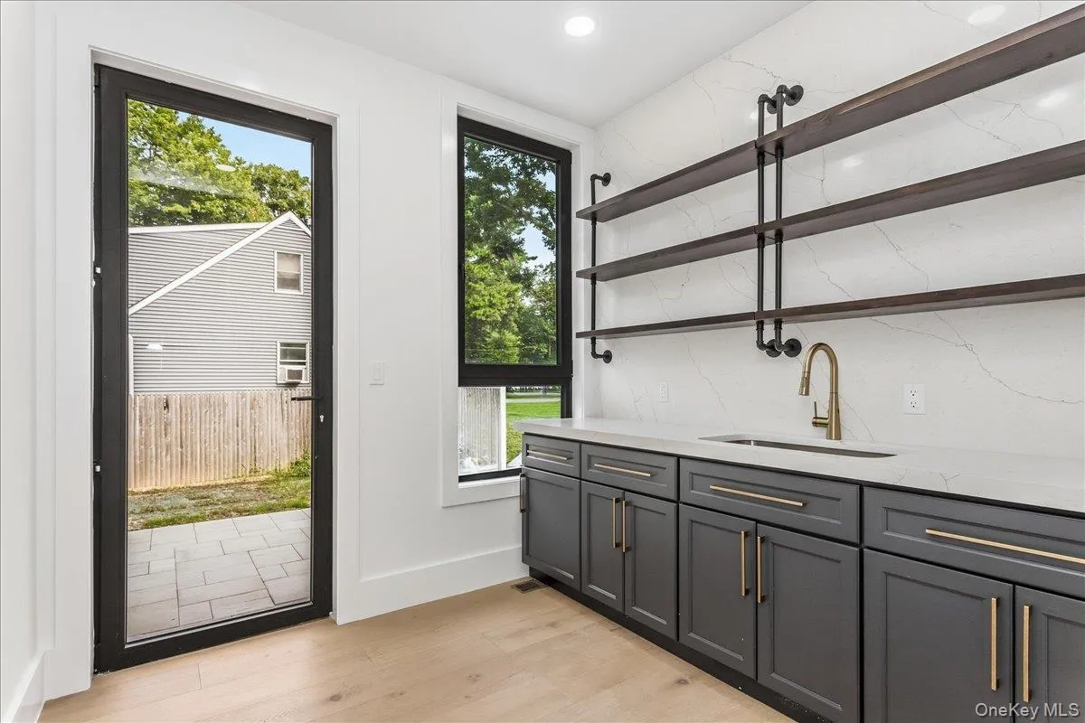 1080 Westminster Avenue, Huntington, NY, 6 Bedrooms Bedrooms, 12 Rooms Rooms,5 BathroomsBathrooms,Residential,For Rent,Westminster,0,1051281 1080 Westminster Avenue, Huntington, NY, 6 Bedrooms Bedrooms, 12 Rooms Rooms,5 BathroomsBathrooms,Residential,For Rent,Westminster,0,1051281