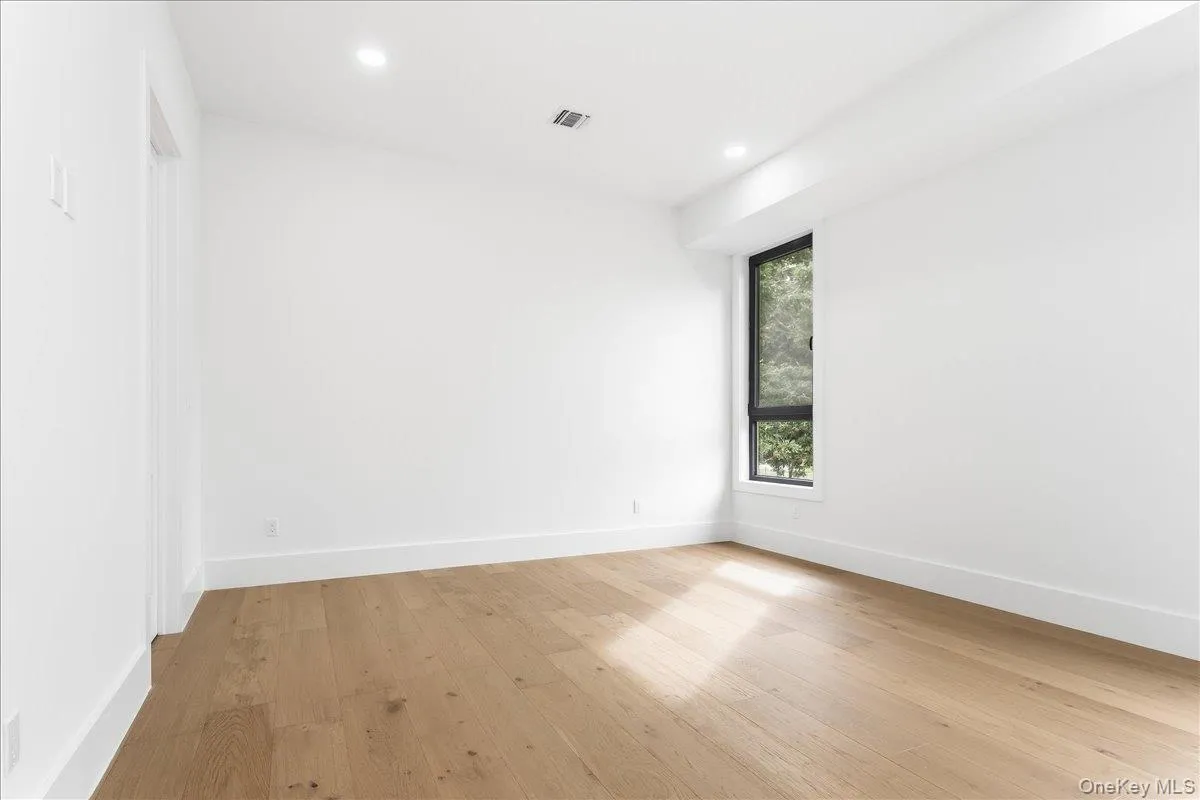 1080 Westminster Avenue, Huntington, NY, 6 Bedrooms Bedrooms, 12 Rooms Rooms,5 BathroomsBathrooms,Residential,For Rent,Westminster,0,1051281 1080 Westminster Avenue, Huntington, NY, 6 Bedrooms Bedrooms, 12 Rooms Rooms,5 BathroomsBathrooms,Residential,For Rent,Westminster,0,1051281