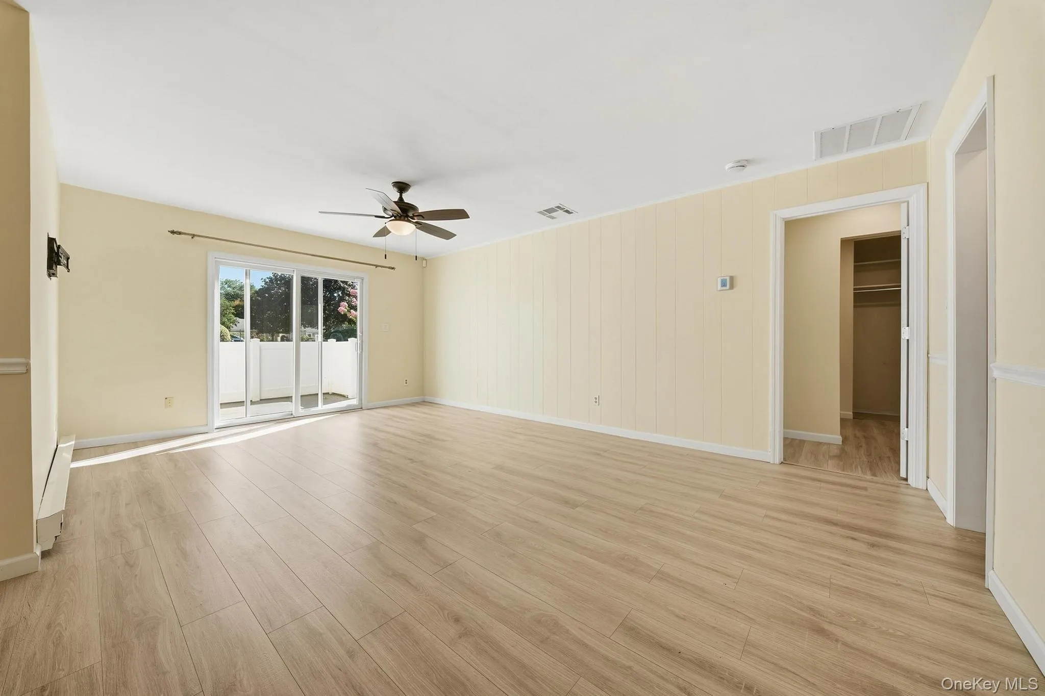 1101 Cabot Court, Smithtown, NY, 1 Bedroom Bedrooms, 4 Rooms Rooms,1 BathroomBathrooms,Residential,For Rent,Cabot,0,1051285 1101 Cabot Court, Smithtown, NY, 1 Bedroom Bedrooms, 4 Rooms Rooms,1 BathroomBathrooms,Residential,For Rent,Cabot,0,1051285