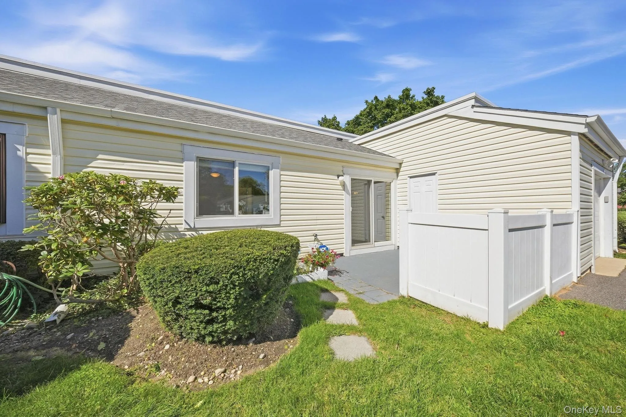 1101 Cabot Court, Smithtown, NY, 1 Bedroom Bedrooms, 4 Rooms Rooms,1 BathroomBathrooms,Residential,For Rent,Cabot,0,1051285 1101 Cabot Court, Smithtown, NY, 1 Bedroom Bedrooms, 4 Rooms Rooms,1 BathroomBathrooms,Residential,For Rent,Cabot,0,1051285