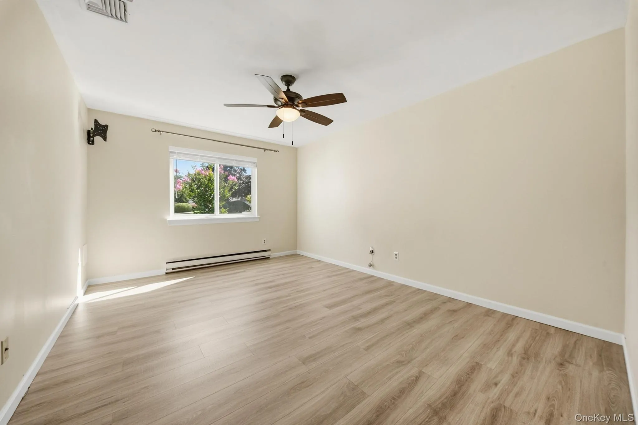 1101 Cabot Court, Smithtown, NY, 1 Bedroom Bedrooms, 4 Rooms Rooms,1 BathroomBathrooms,Residential,For Rent,Cabot,0,1051285 1101 Cabot Court, Smithtown, NY, 1 Bedroom Bedrooms, 4 Rooms Rooms,1 BathroomBathrooms,Residential,For Rent,Cabot,0,1051285