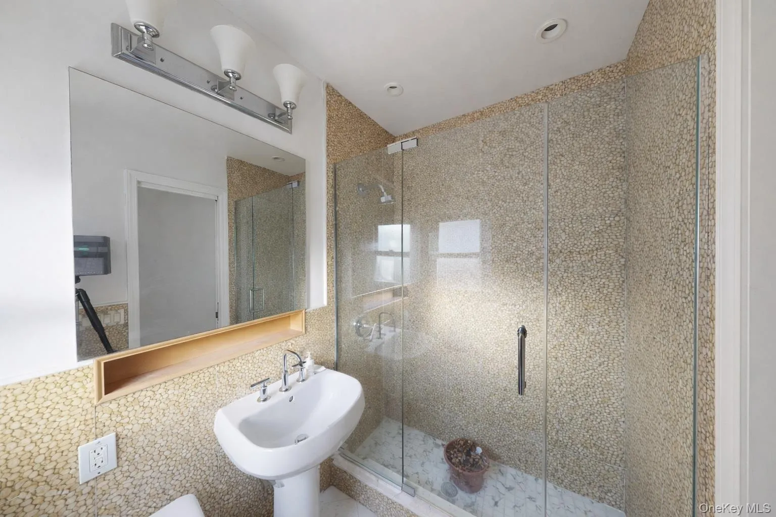 45-44 Browvale Lane, New York, NY, 3 Bedrooms Bedrooms, 11 Rooms Rooms,2 BathroomsBathrooms,Residential Lease,For Rent,Browvale,0,1051292 45-44 Browvale Lane, New York, NY, 3 Bedrooms Bedrooms, 11 Rooms Rooms,2 BathroomsBathrooms,Residential Lease,For Rent,Browvale,0,1051292