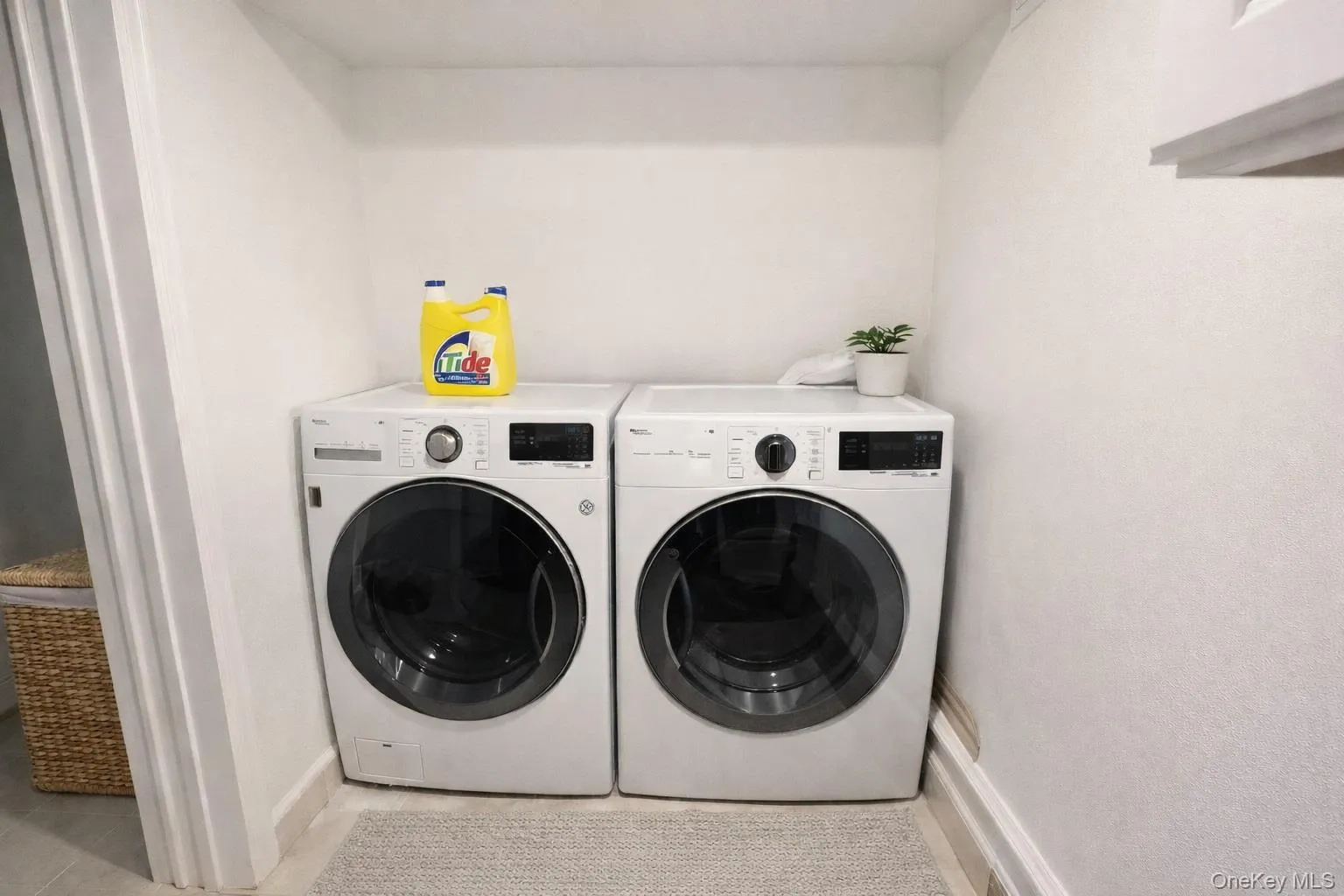 45-44 Browvale Lane, New York, NY, 3 Bedrooms Bedrooms, 11 Rooms Rooms,2 BathroomsBathrooms,Residential Lease,For Rent,Browvale,0,1051292 45-44 Browvale Lane, New York, NY, 3 Bedrooms Bedrooms, 11 Rooms Rooms,2 BathroomsBathrooms,Residential Lease,For Rent,Browvale,0,1051292