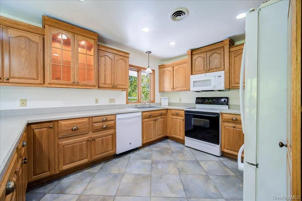 23 Mc Intosh Drive, Poughkeepsie (town), NY, 3 Bedrooms Bedrooms, 7 Rooms Rooms,2 BathroomsBathrooms,Residential,For Rent,Mc Intosh,0,1051308 23 Mc Intosh Drive, Poughkeepsie (town), NY, 3 Bedrooms Bedrooms, 7 Rooms Rooms,2 BathroomsBathrooms,Residential,For Rent,Mc Intosh,0,1051308