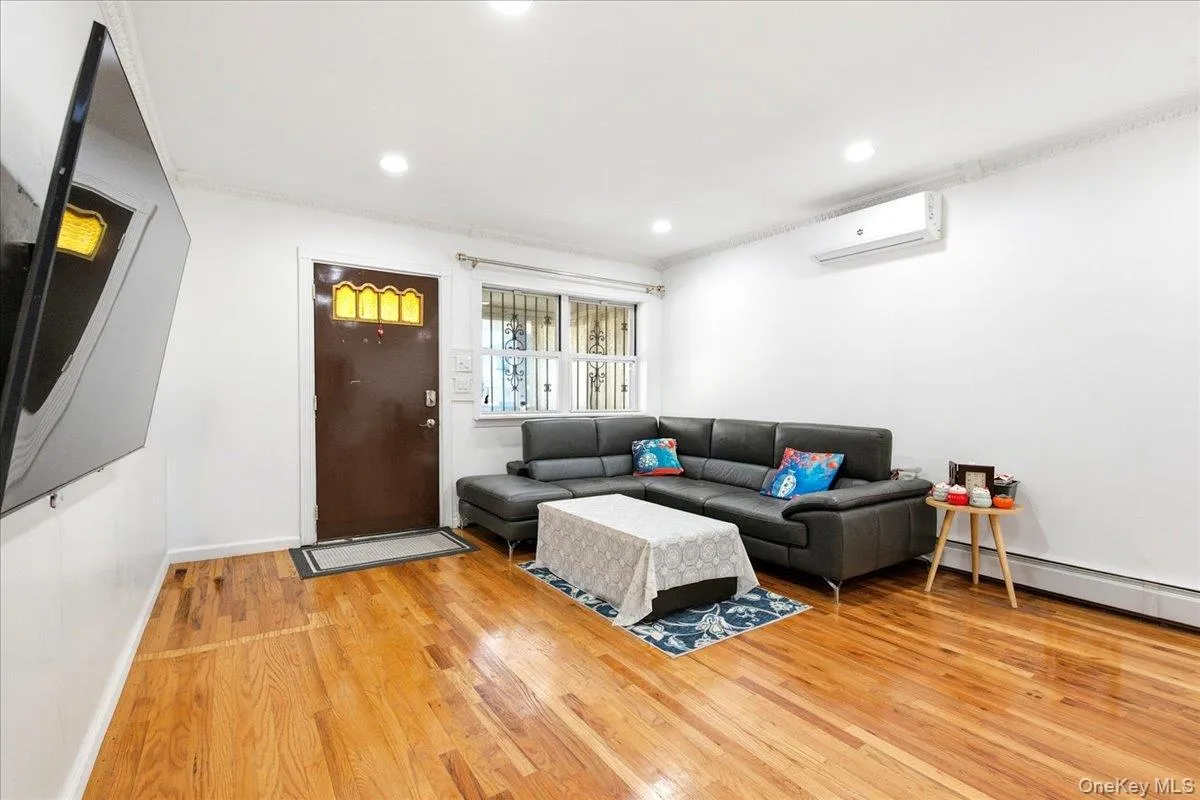 77-32 160th Street, New York, NY, 3 Bedrooms Bedrooms, 7 Rooms Rooms,1 BathroomBathrooms,Residential Lease,For Rent,160th,0,1051316 77-32 160th Street, New York, NY, 3 Bedrooms Bedrooms, 7 Rooms Rooms,1 BathroomBathrooms,Residential Lease,For Rent,160th,0,1051316