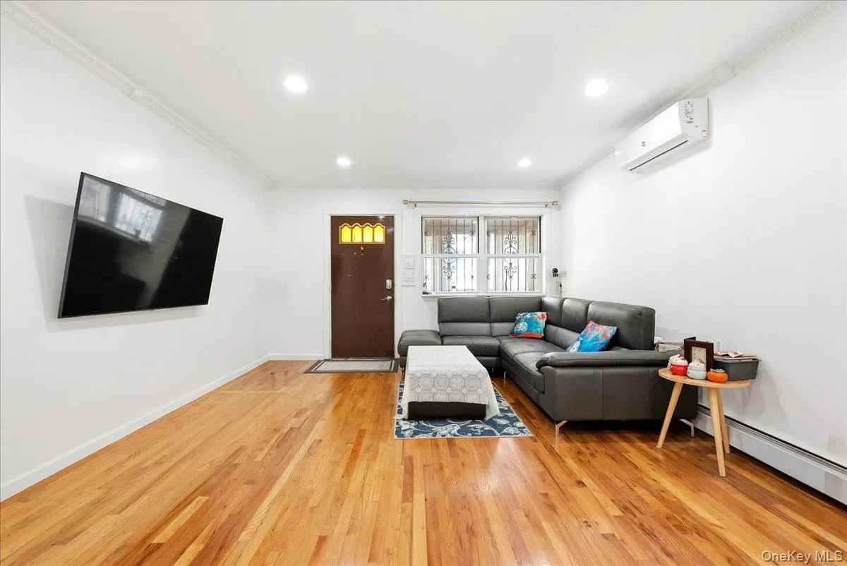 77-32 160th Street, New York, NY, 3 Bedrooms Bedrooms, 7 Rooms Rooms,1 BathroomBathrooms,Residential Lease,For Rent,160th,0,1051316 77-32 160th Street, New York, NY, 3 Bedrooms Bedrooms, 7 Rooms Rooms,1 BathroomBathrooms,Residential Lease,For Rent,160th,0,1051316