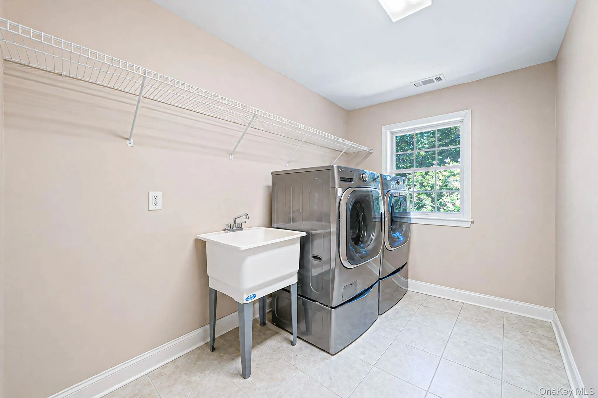 3 Dionne Court, Huntington, NY, 5 Bedrooms Bedrooms, 10 Rooms Rooms,3 BathroomsBathrooms,Residential,For Rent,Dionne,0,1051328 3 Dionne Court, Huntington, NY, 5 Bedrooms Bedrooms, 10 Rooms Rooms,3 BathroomsBathrooms,Residential,For Rent,Dionne,0,1051328