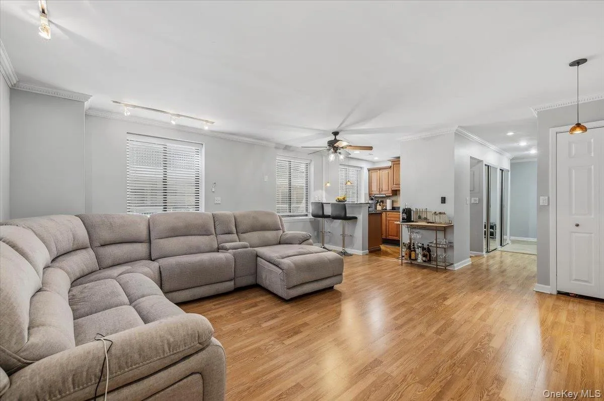 425 Shore Road, Long Beach, NY, 1 Bedroom Bedrooms, 5 Rooms Rooms,2 BathroomsBathrooms,Residential,For Rent,Shore,0,1051329 425 Shore Road, Long Beach, NY, 1 Bedroom Bedrooms, 5 Rooms Rooms,2 BathroomsBathrooms,Residential,For Rent,Shore,0,1051329