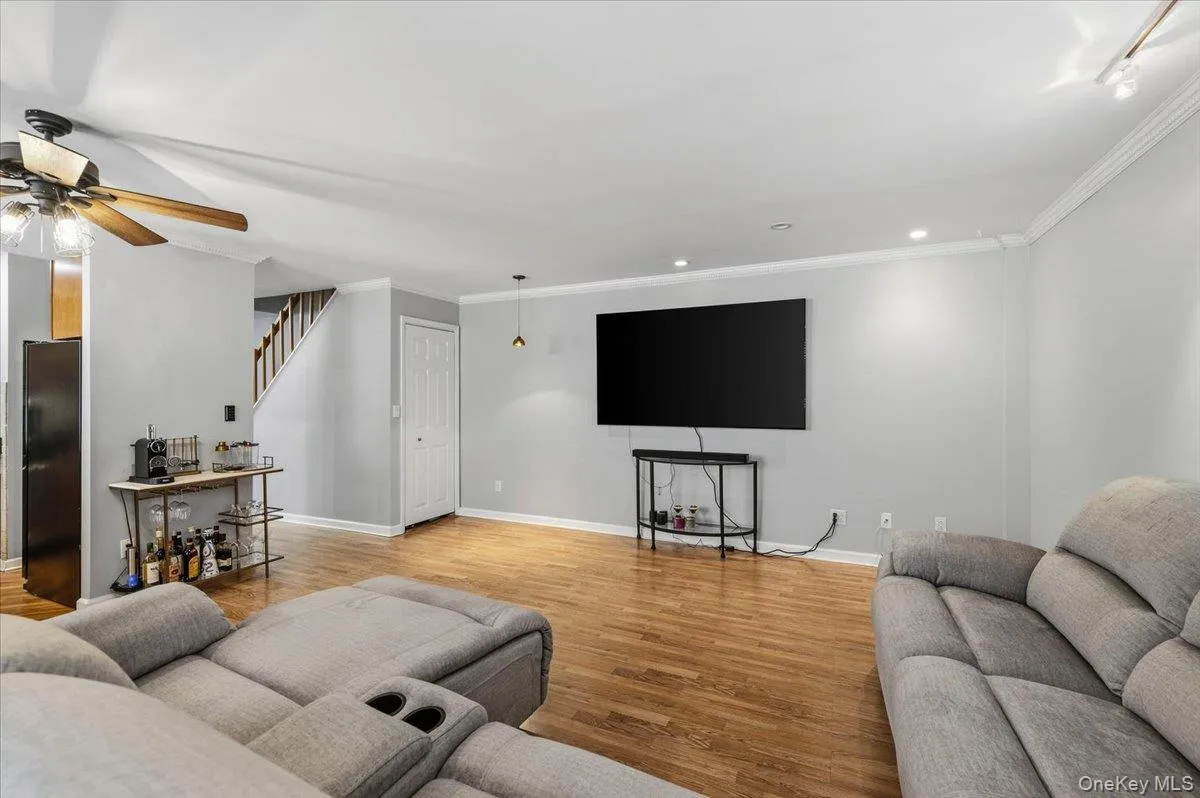 425 Shore Road, Long Beach, NY, 1 Bedroom Bedrooms, 5 Rooms Rooms,2 BathroomsBathrooms,Residential,For Rent,Shore,0,1051329 425 Shore Road, Long Beach, NY, 1 Bedroom Bedrooms, 5 Rooms Rooms,2 BathroomsBathrooms,Residential,For Rent,Shore,0,1051329