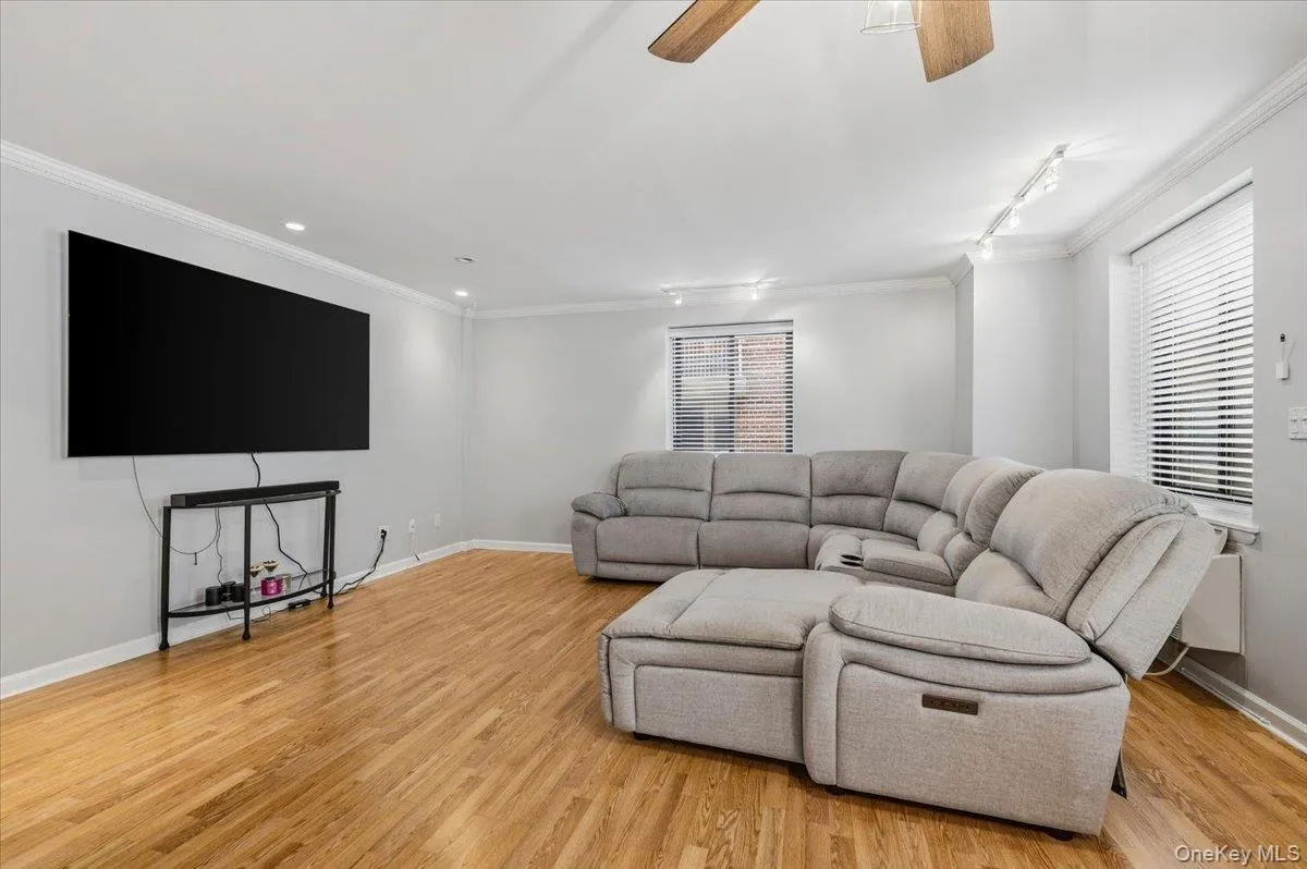 425 Shore Road, Long Beach, NY, 1 Bedroom Bedrooms, 5 Rooms Rooms,2 BathroomsBathrooms,Residential,For Rent,Shore,0,1051329 425 Shore Road, Long Beach, NY, 1 Bedroom Bedrooms, 5 Rooms Rooms,2 BathroomsBathrooms,Residential,For Rent,Shore,0,1051329