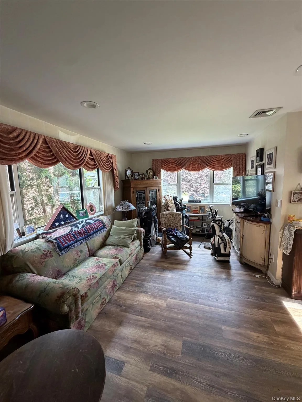 6 Melton Drive, Hempstead, NY, 7 Bedrooms Bedrooms, 16 Rooms Rooms,3 BathroomsBathrooms,Residential,For Rent,Melton,0,1051335 6 Melton Drive, Hempstead, NY, 7 Bedrooms Bedrooms, 16 Rooms Rooms,3 BathroomsBathrooms,Residential,For Rent,Melton,0,1051335