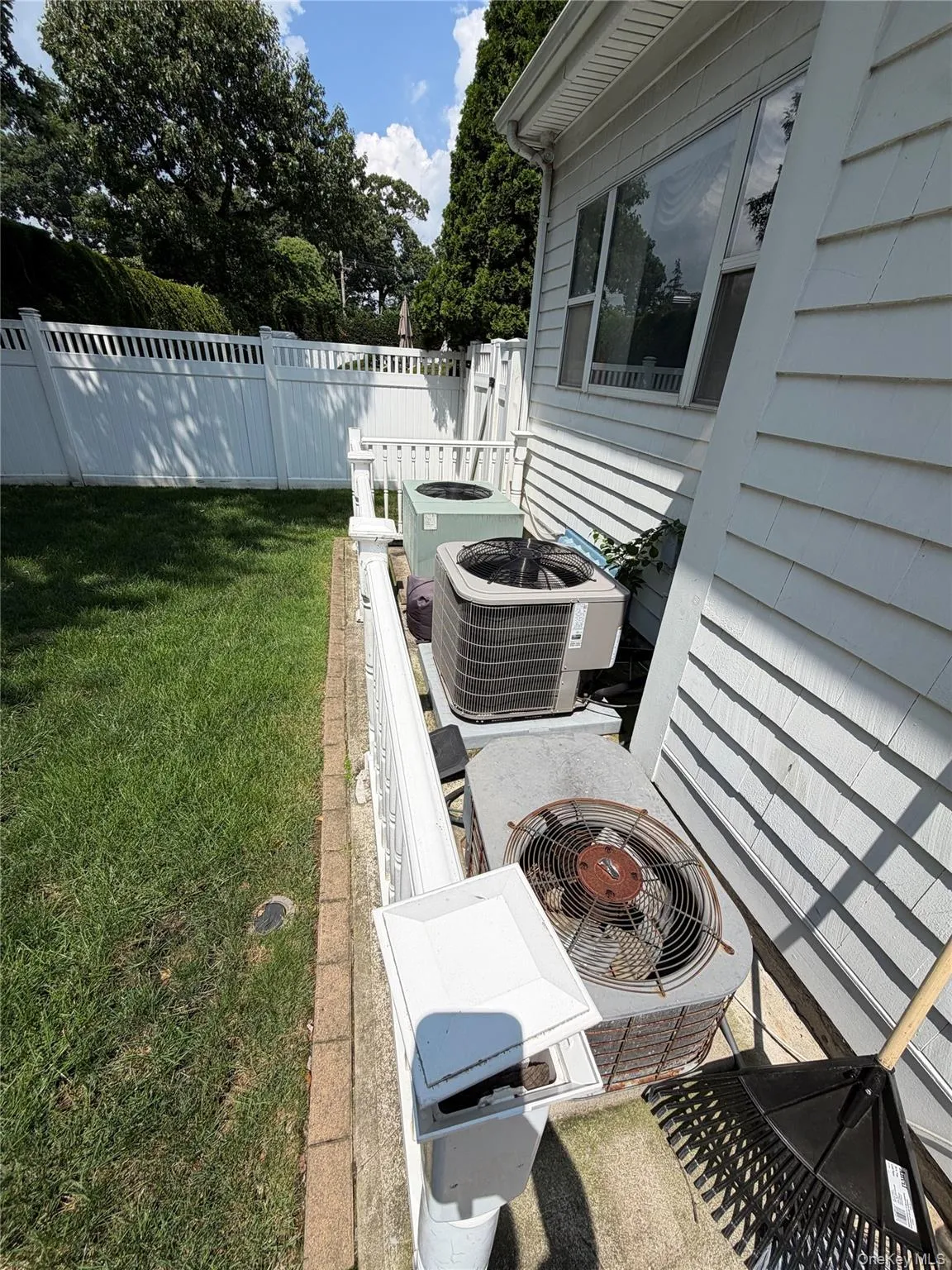 6 Melton Drive, Hempstead, NY, 7 Bedrooms Bedrooms, 16 Rooms Rooms,3 BathroomsBathrooms,Residential,For Rent,Melton,0,1051335 6 Melton Drive, Hempstead, NY, 7 Bedrooms Bedrooms, 16 Rooms Rooms,3 BathroomsBathrooms,Residential,For Rent,Melton,0,1051335